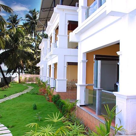Blue Waters Hotell Kundapur Exteriör bild