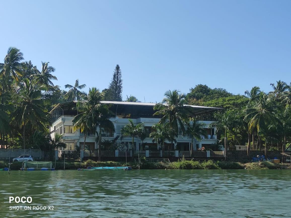 Blue Waters Hotell Kundapur Exteriör bild