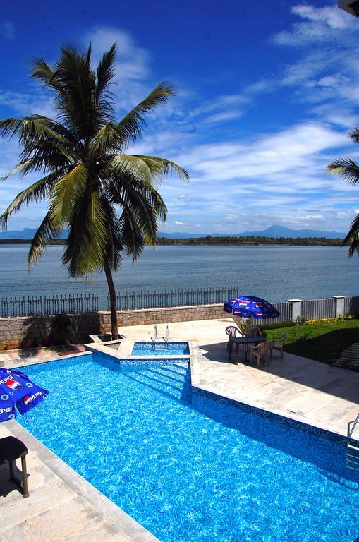 Blue Waters Hotell Kundapur Exteriör bild